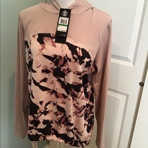 NWT Under Armor lightweight pullover